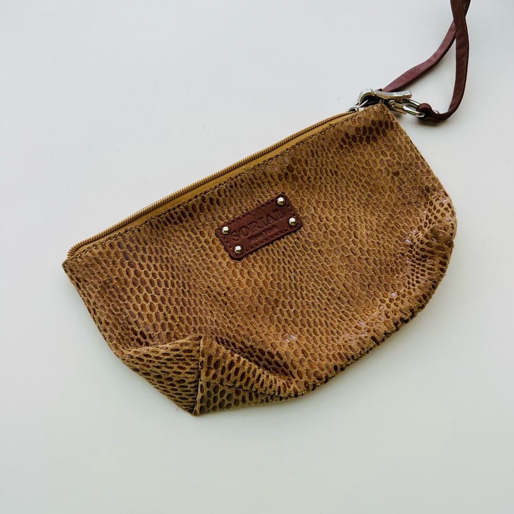 Sorial wristlet.